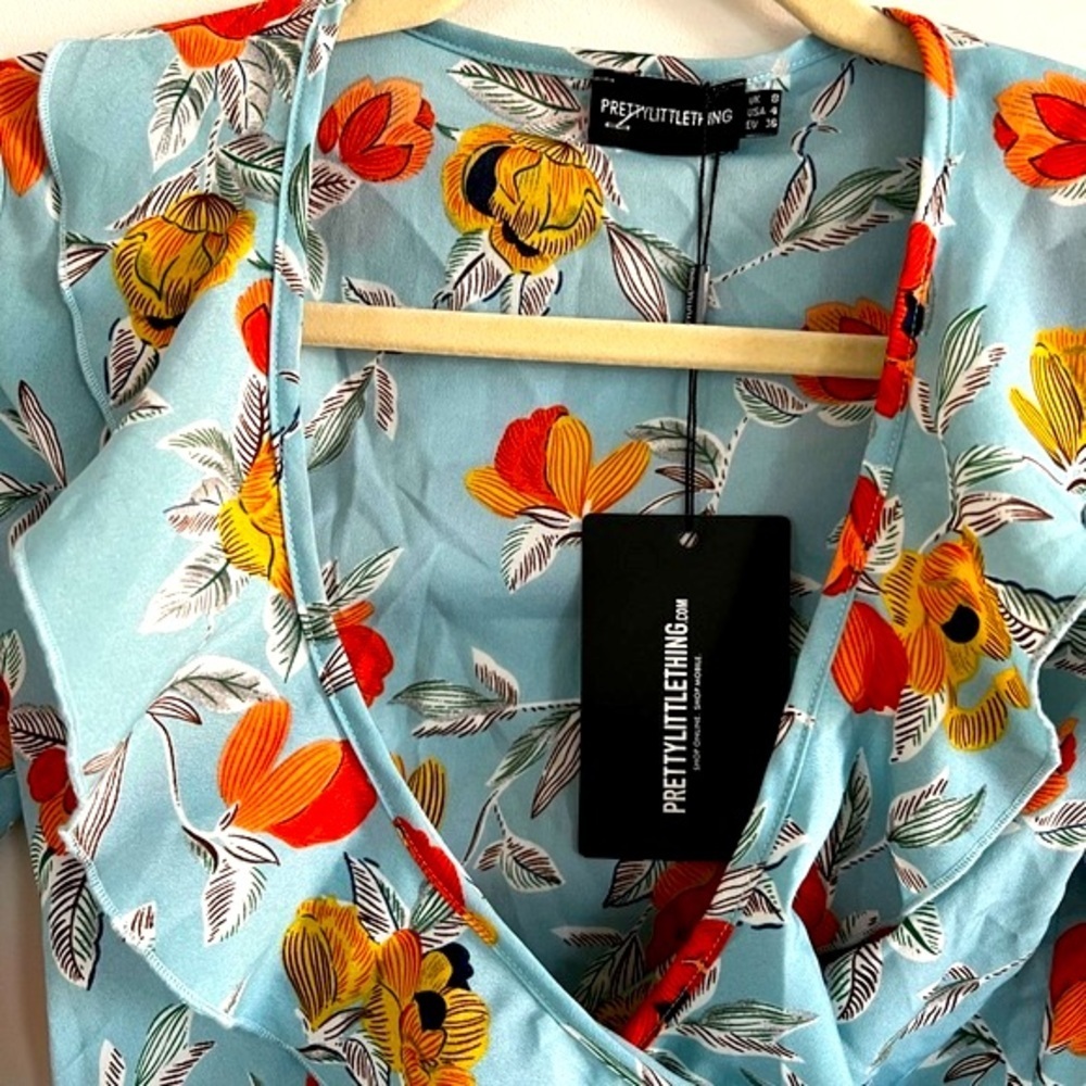Pretty Little Things women’s NWT Turquoise Floral Printed Frill true Wrap Dress4 - Picture 3 of 11